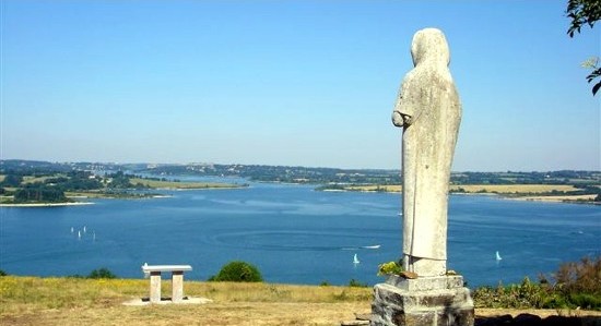 Lac de Pareloup (Salles-Curan) : 