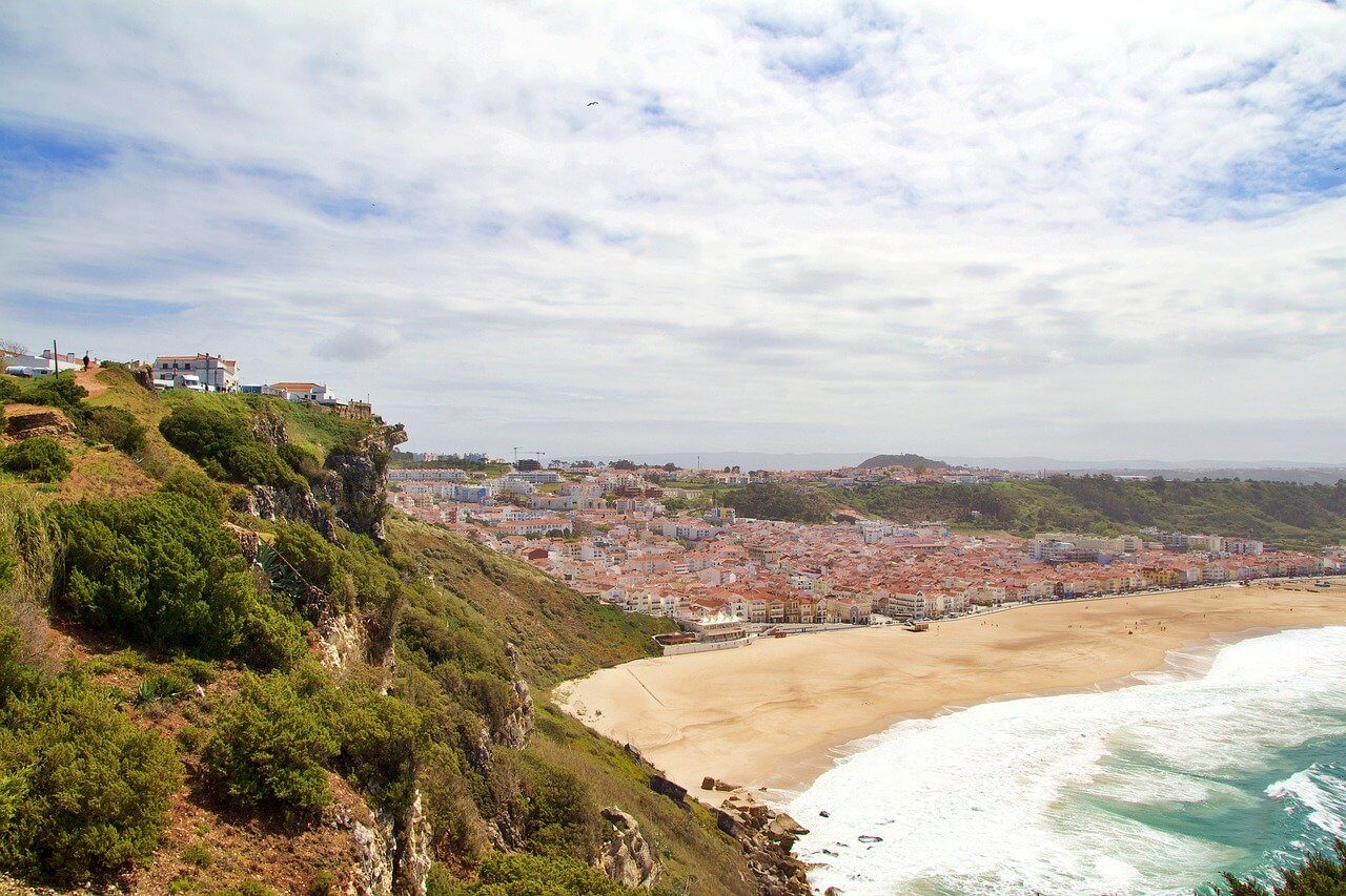 Weather in Nazaré in February Temperature, Rainfall, Sunshine... for